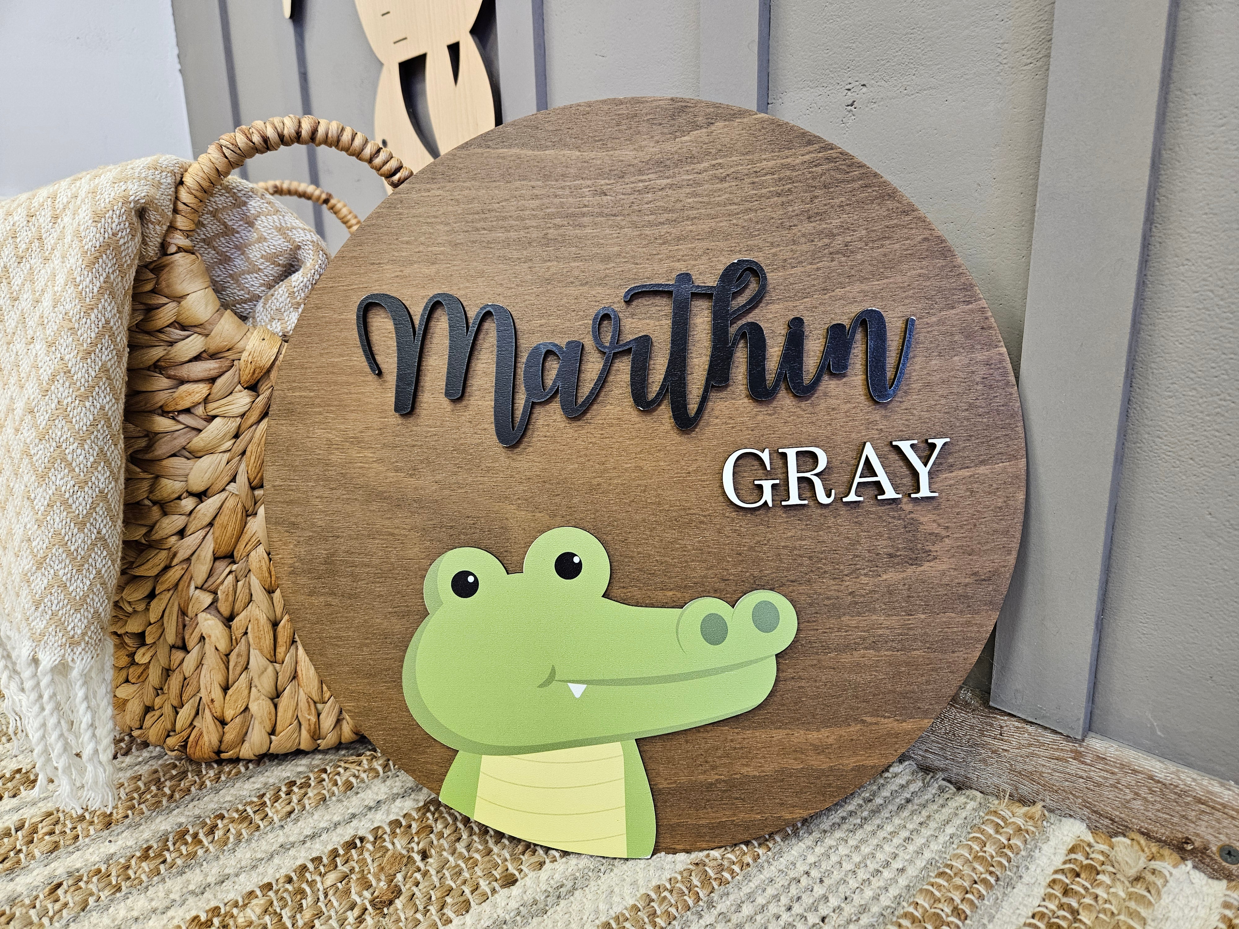 Wooden Round Name Sign with Crocodile – Personalized Nursery Wall Decor