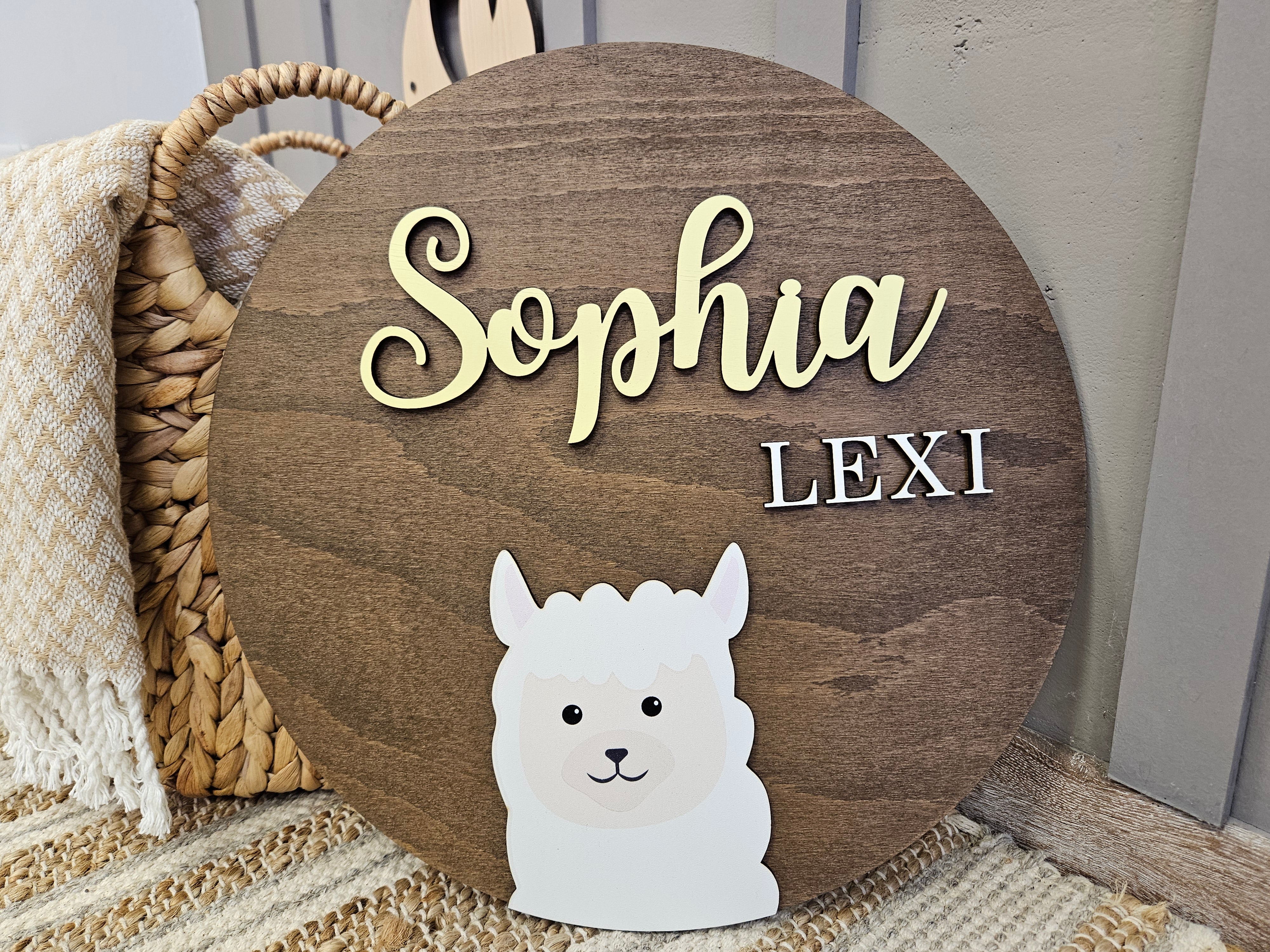 Wooden Round Name Sign with Llama – Personalized Nursery Wall Decor