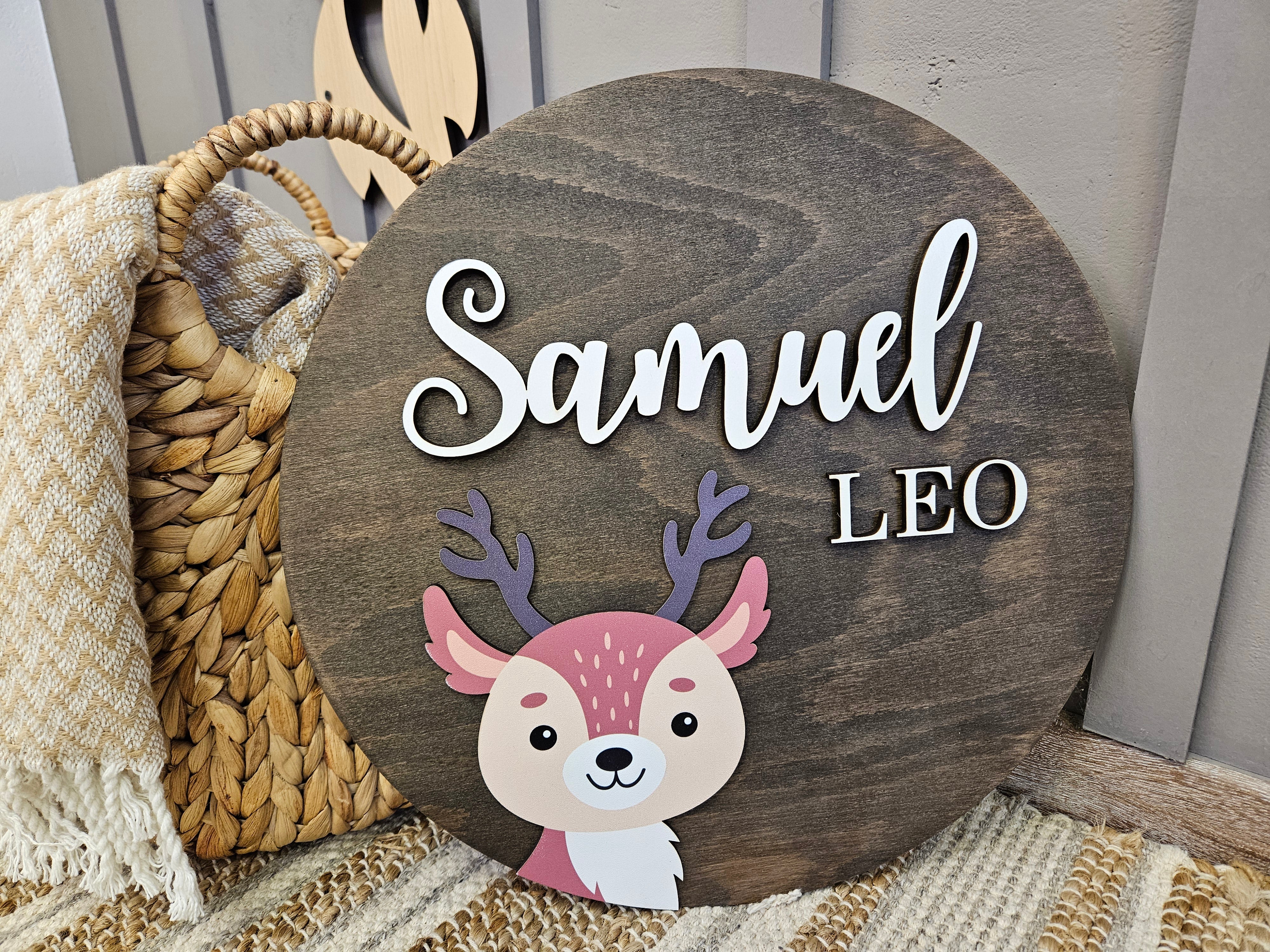 Wooden Round Name Sign with Deer – Personalized Nursery Wall Decor